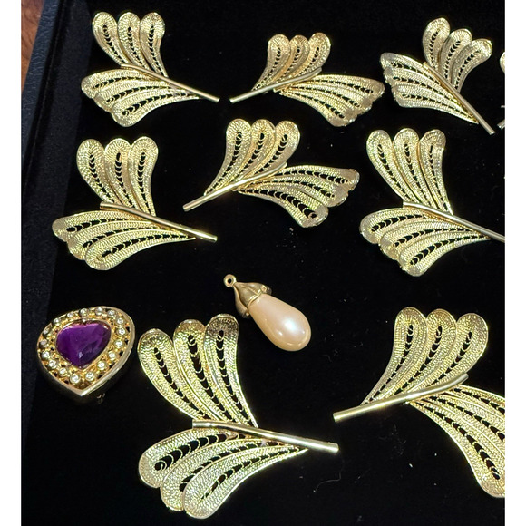 2 lb 4 oz Vintage Craft Jewelry Lot Gold Tone India Parts Beads Wings and Repair - Picture 4 of 16